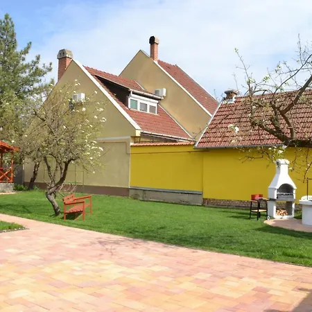 Liliom Appartamento Gyula